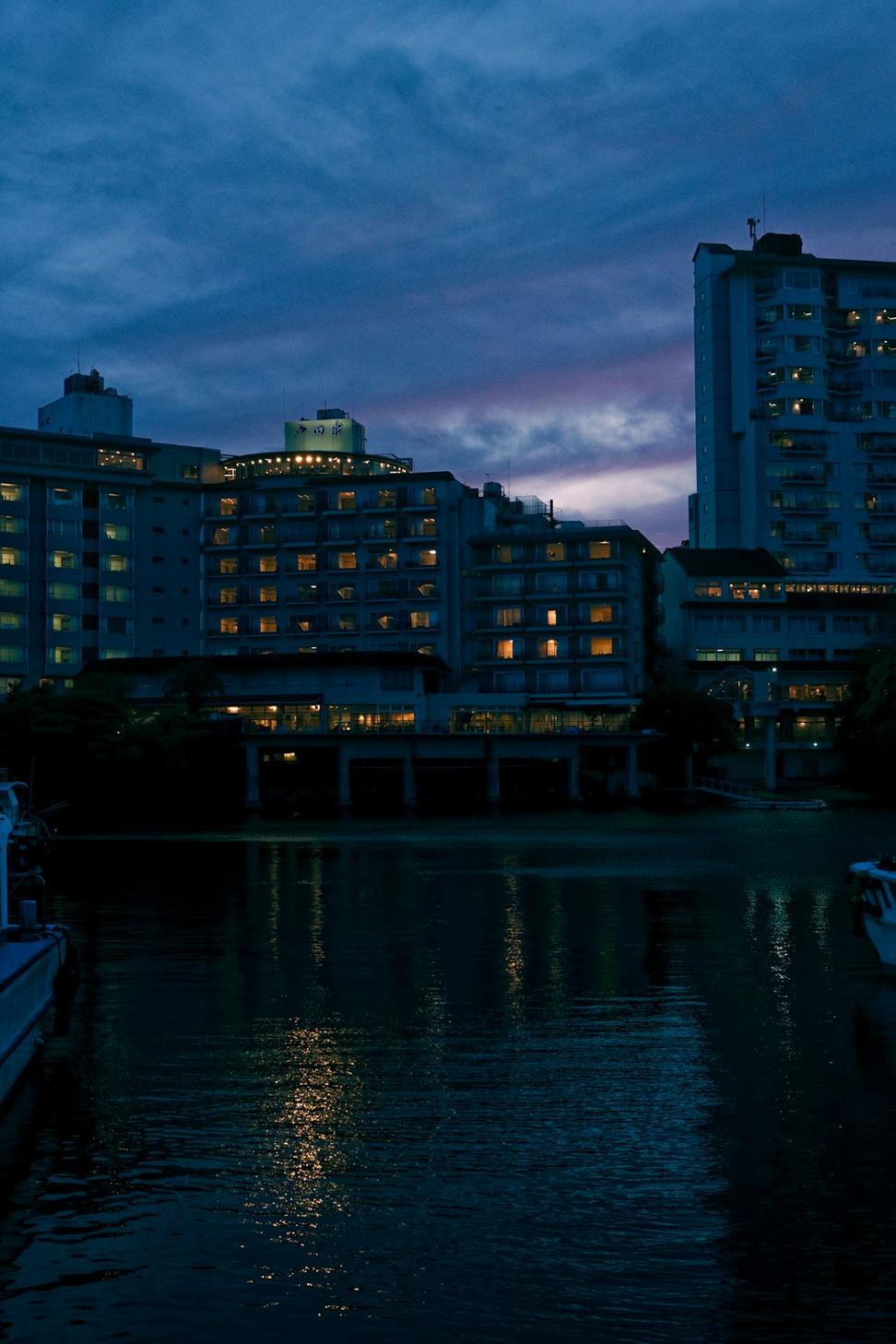 Dusk Ren Quinthor Hotel at twilight